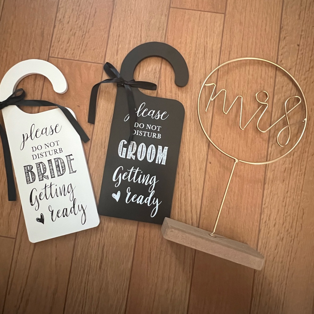 Gold 'Mrs' Sign with Bride and Groom Door Hangers